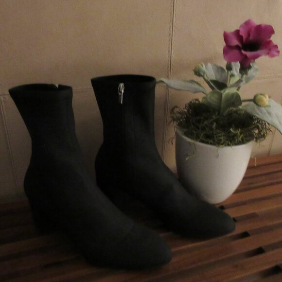 BADGLEY MISCHKA Stretch Knit Black Bootie in GREAT Pre-Owned Condition - Picture 8 of 8